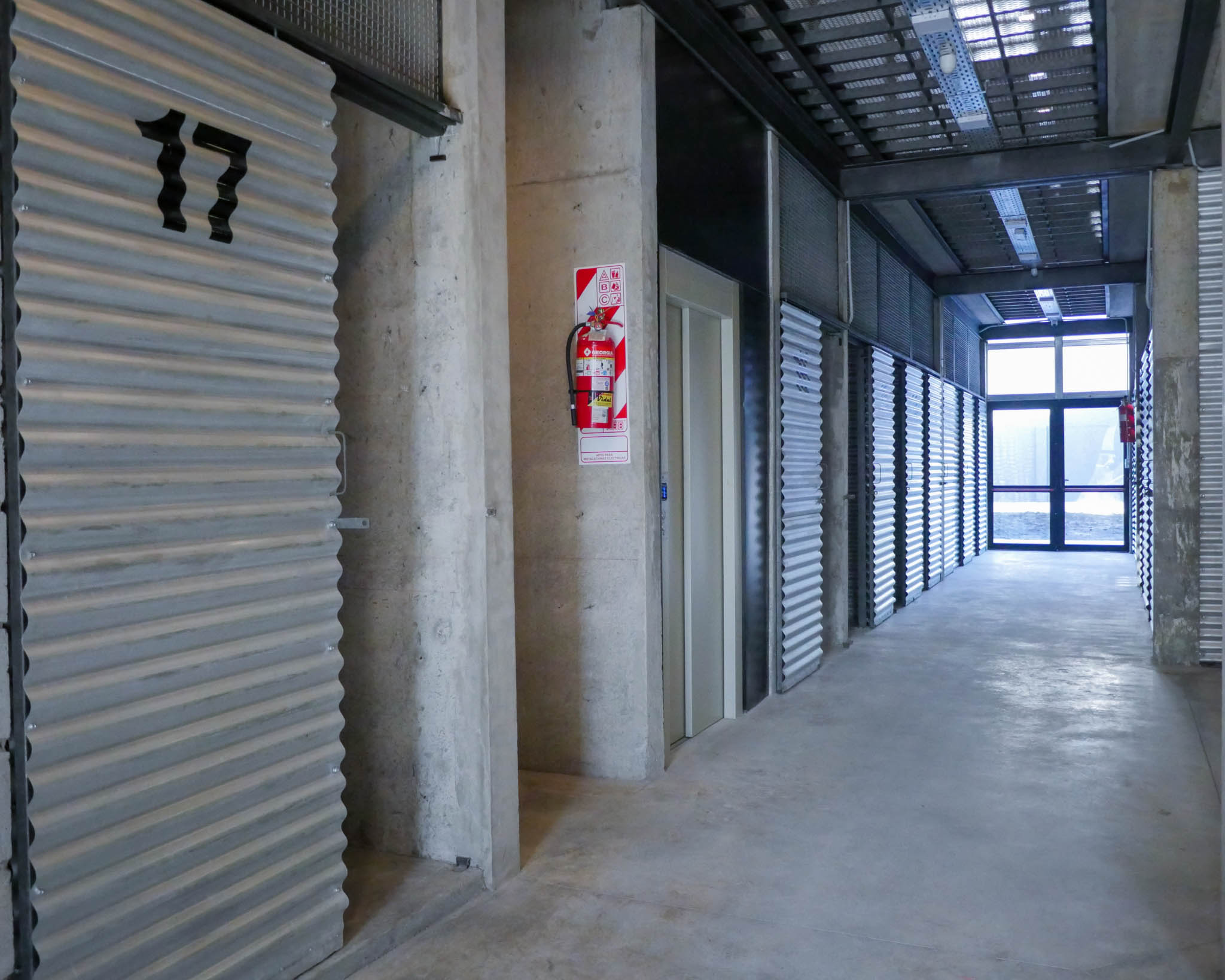 Tu espacio seguro con la última tecnología en almacenamiento urbano - Cosguard ofrece soluciones de almacenamiento seguro