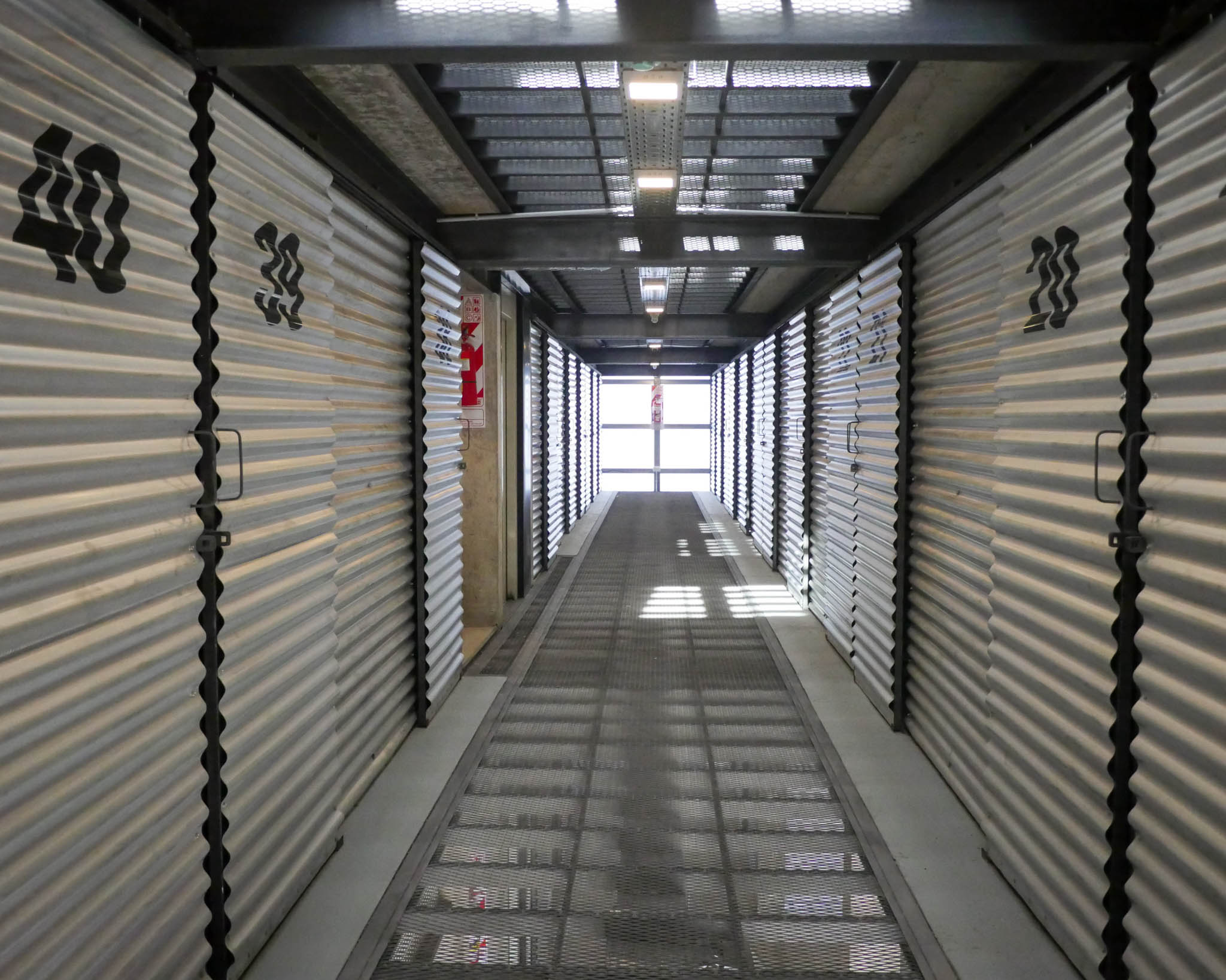 Tu espacio seguro con la última tecnología en almacenamiento urbano - Cosguard ofrece soluciones de almacenamiento seguro