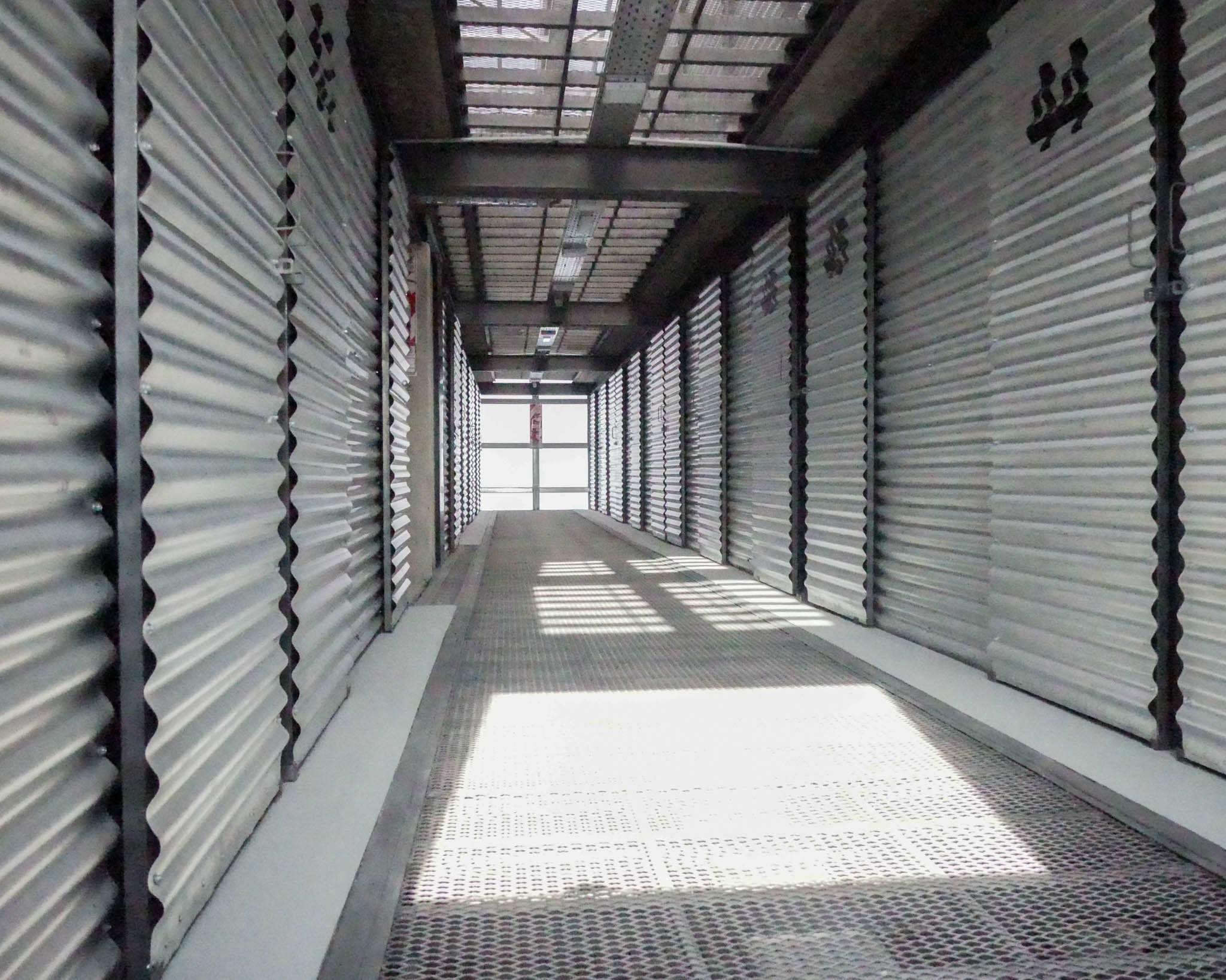 Tu espacio seguro con la última tecnología en almacenamiento urbano - Cosguard ofrece soluciones de almacenamiento seguro