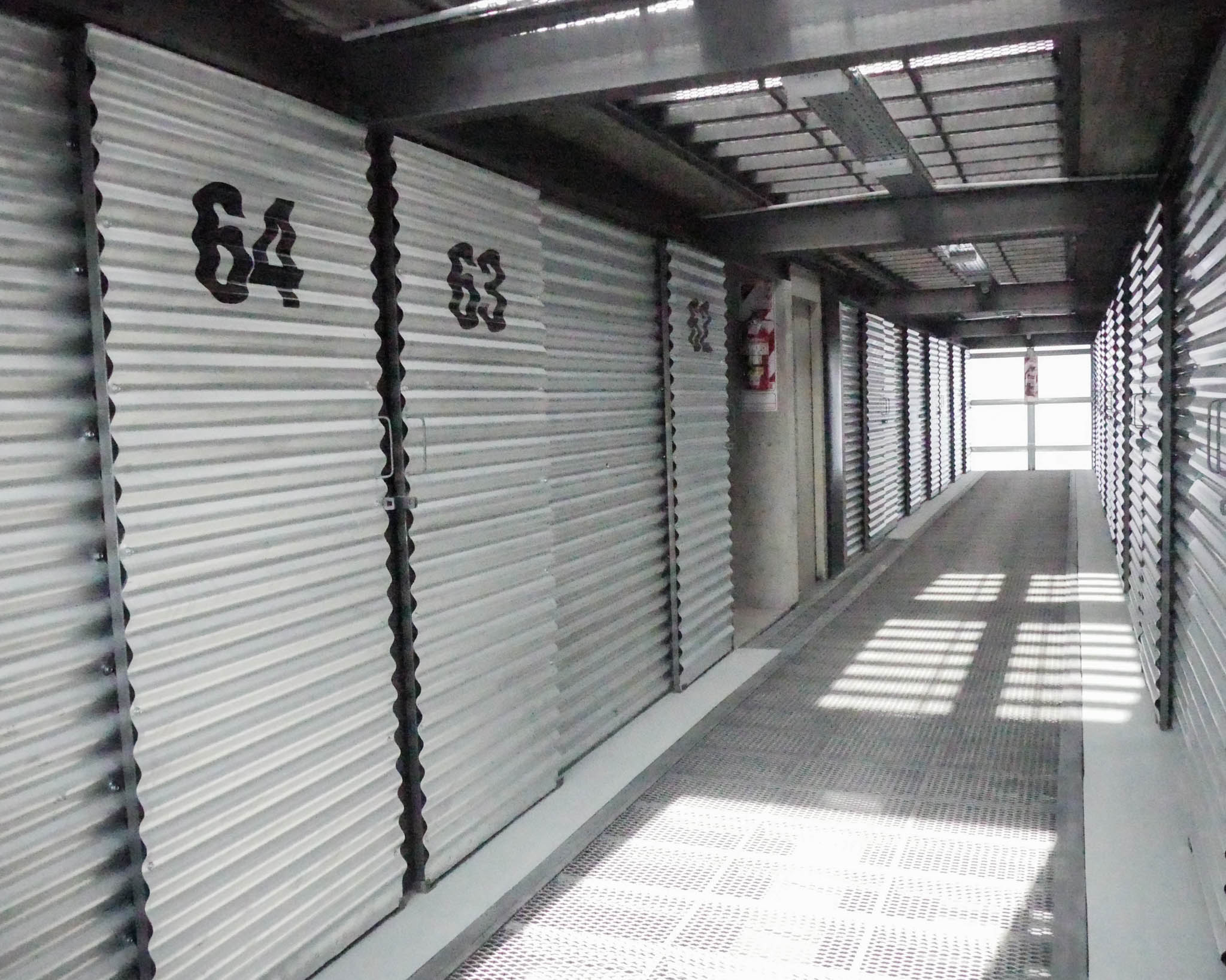 Tu espacio seguro con la última tecnología en almacenamiento urbano - Cosguard ofrece soluciones de almacenamiento seguro